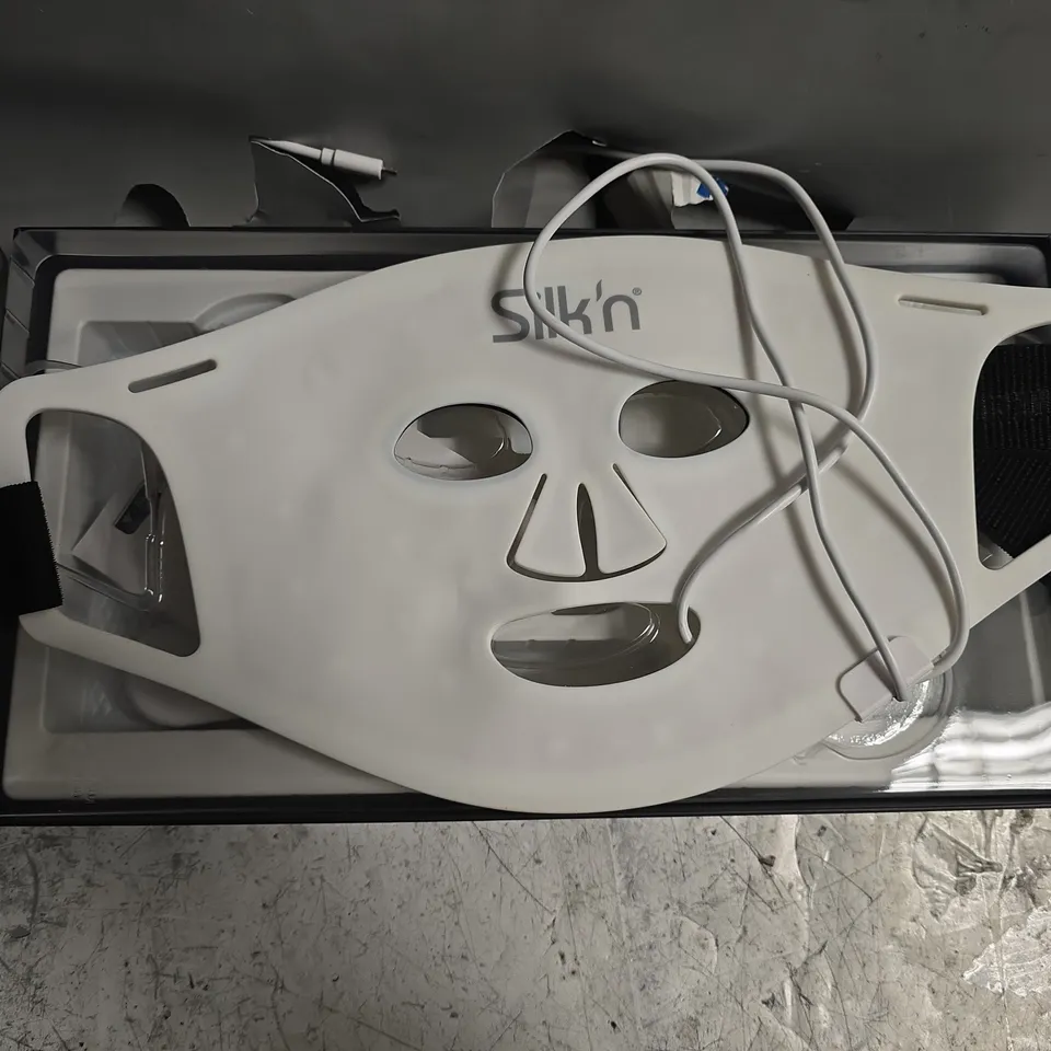 BOXED SILK'N LED FACE MASK 100