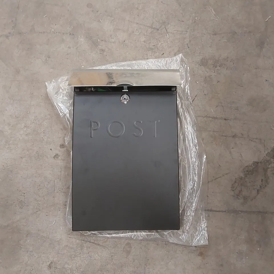 BAGGED LOCKING POST BOX