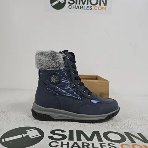 JOE & JOE ST.MORITZ NAVY WINTER BOOTS - SIZE 7, FUR TRIM
