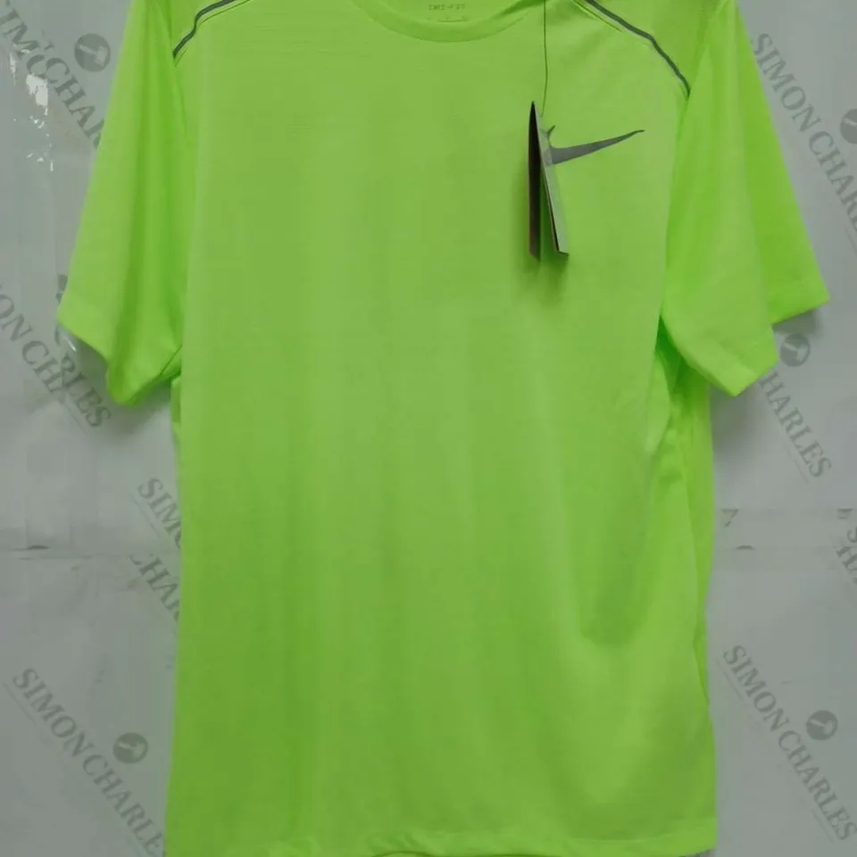 NIKE RUNNING TOP IN GREEN - SMALL