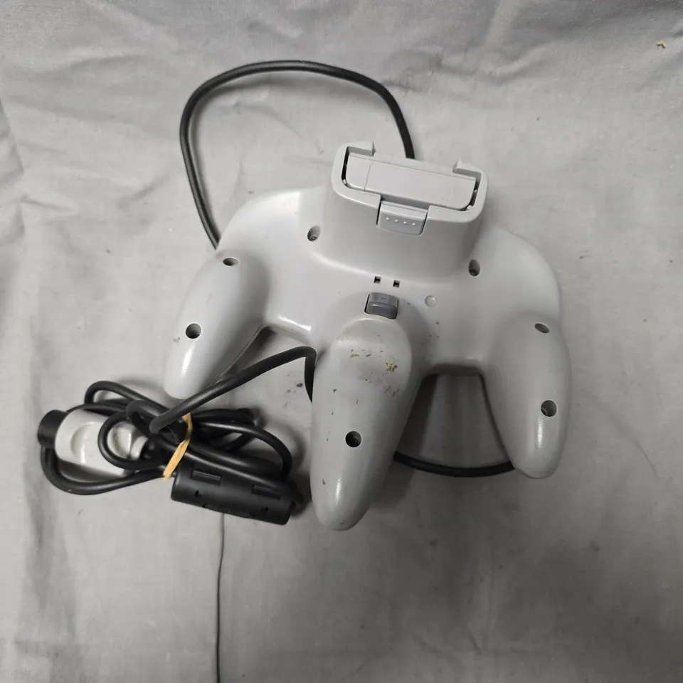 NINTENDO 64 CONTROLLER (GREY) WITH CABLE