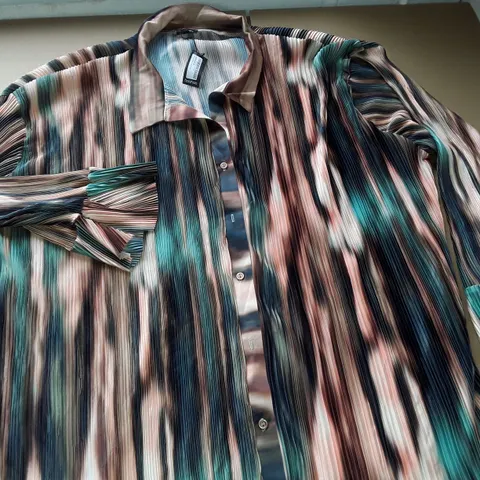 BOOHOO PLUS TIE DYE PLISSE SHIRT - 26