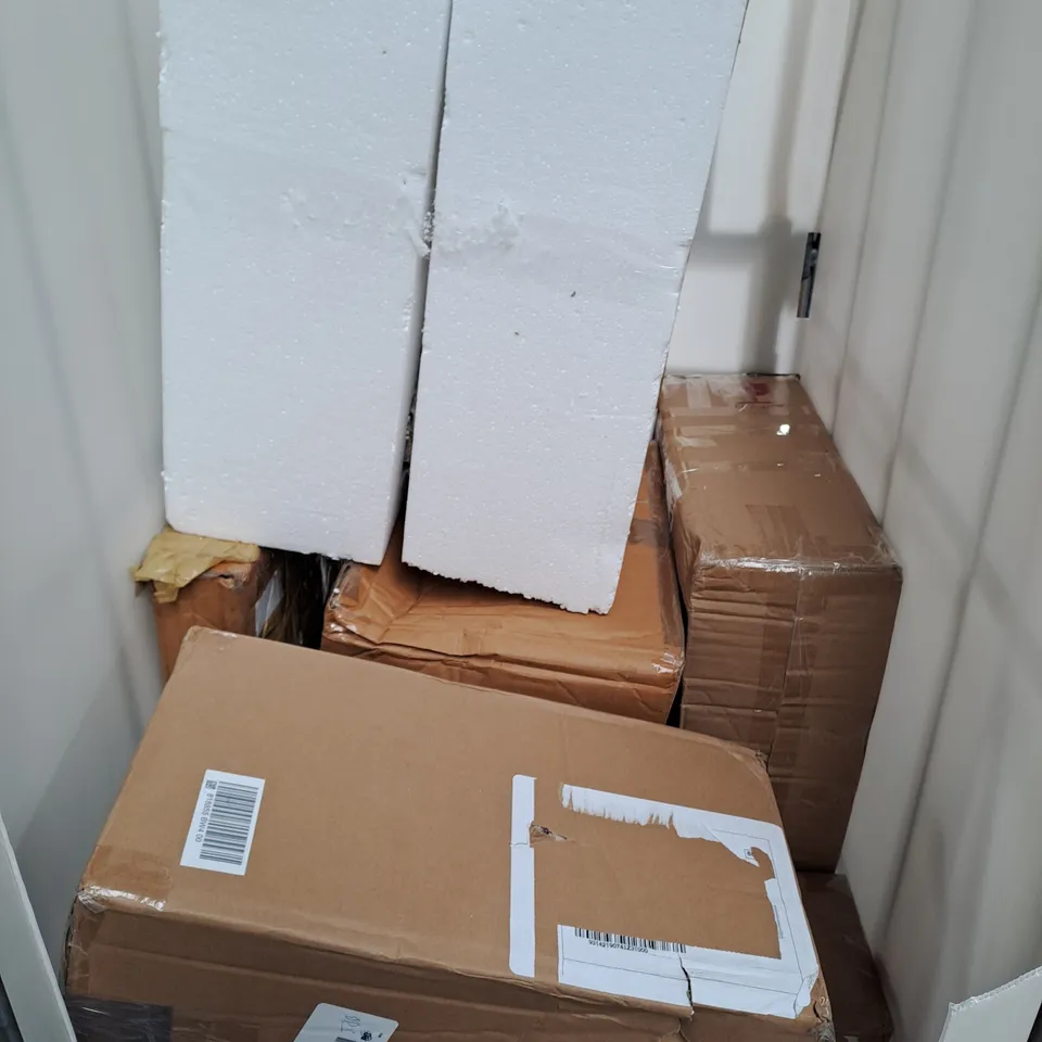 CAGE OF APPROXIMATELY 10 ASSORTED HOUSEHOLD ITEMS TO INCLUDE MASSAGE GUN, SLIPPERS, ETC - COLLECTION ONLY