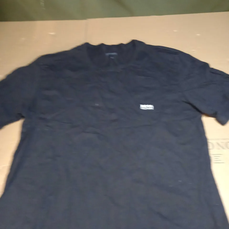 HUGO BOSS T-SHIRT SIZE XL