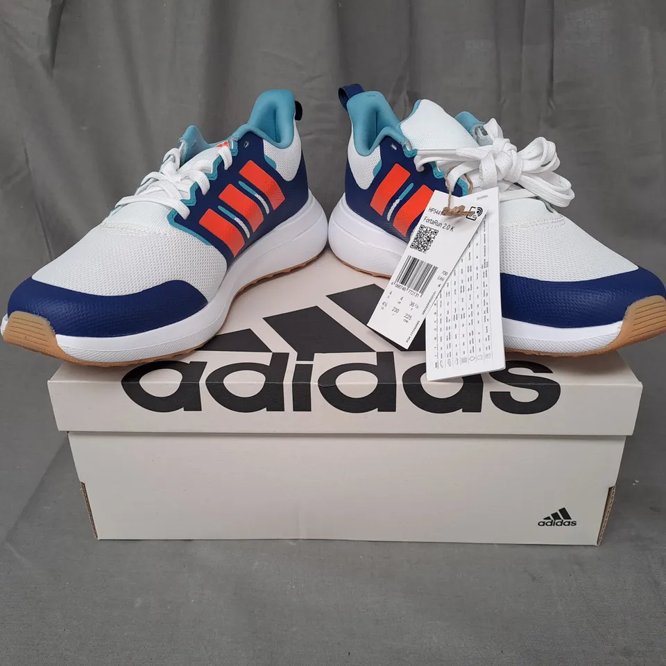 BOXED PAIR OF ADIDAS FORTARUN 2.0 K SHOES IN WHITE/BLUE/ORANGE UK SIZE 4