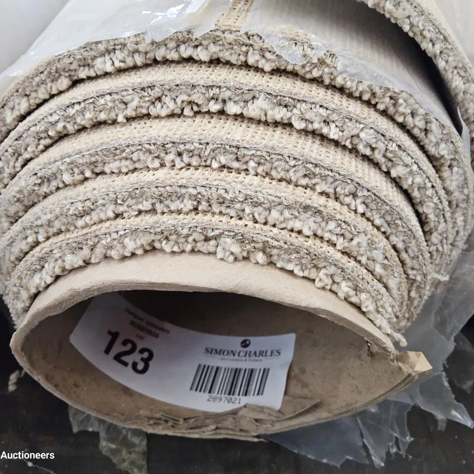 ROLL OF QUALITY HEARTLAND HEATHER SHINGLES CARPET APPROXIMATELY 4M × 2.65M
