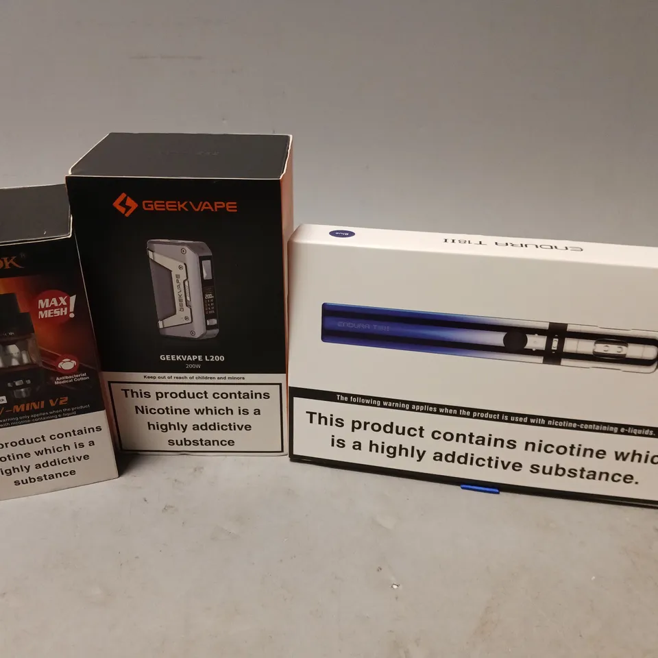 APPROXIMATELY 20 VAPES & E-CIGARETTES TO INCLUDE INNOKIN ENDURA T18II, GEEKVAPE L200, SMOK TFV-MINI V2, ETC