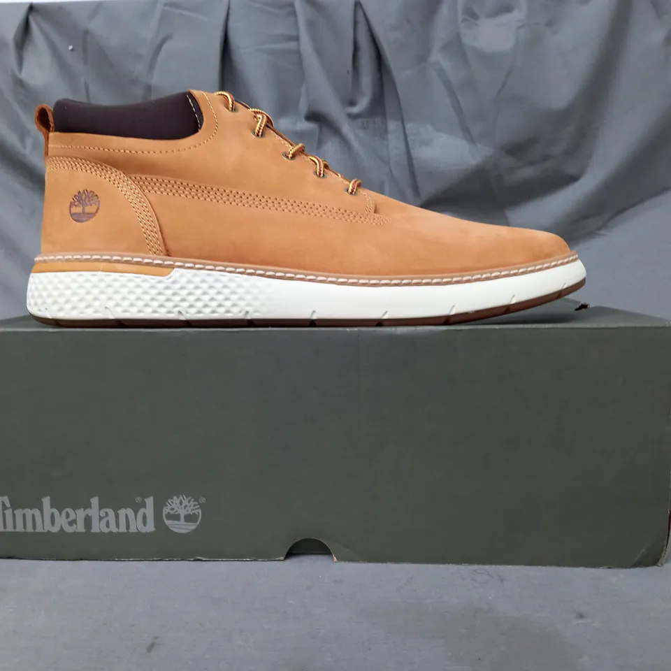 BOXED PAIR OF TIMBERLAND SHOES IN CAMEL UK SIZE 9.5