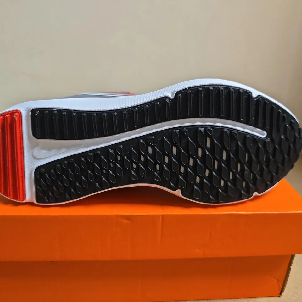 BOXED PAIR OF NIKE COSMIC RUNNER (GS) KIDS' TRAINERS – UK SIZE 3