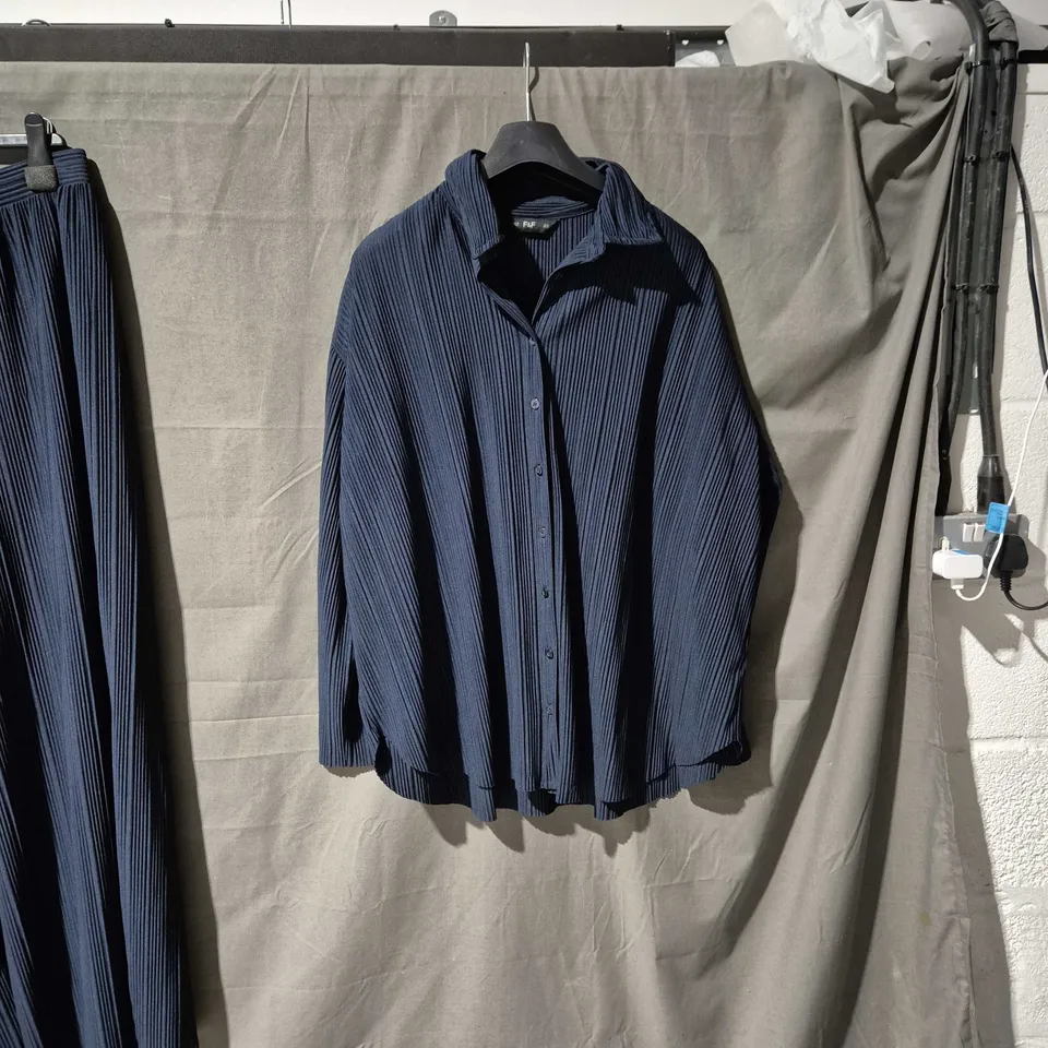 APPROXIMATLY 25 ITEMS INCLUDING PANTS MATCHING OUTFITS SKIRTS ECT