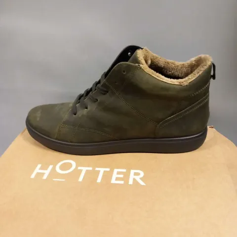 BOXED HOTTER RYDAL KHAKI SIZE 9