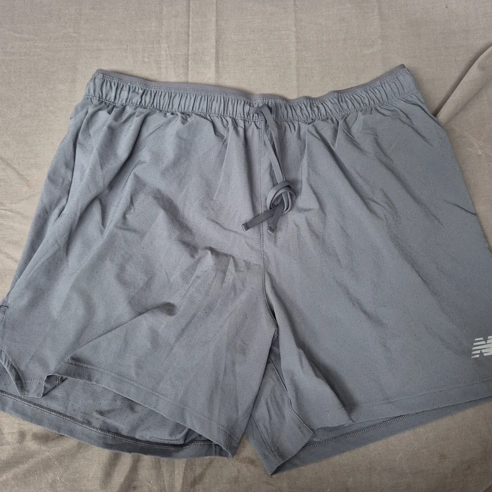 NEW BALANCE 5" INSEAM BRIEF RC SHORTS IN GREY - LARGE