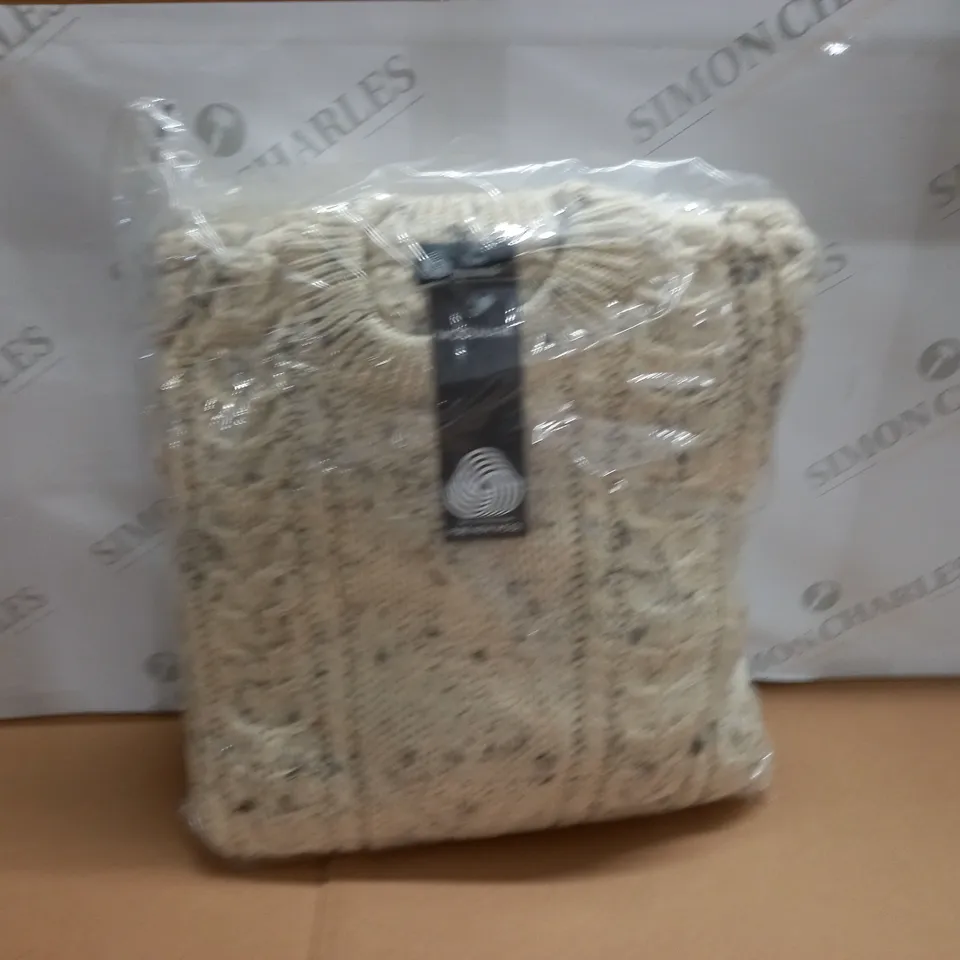 LOT OF APPROXIMATELY 10 AS NEW PURE NEW WOOL KNITTED CREW JUMPERS IN ECRU - ALL L