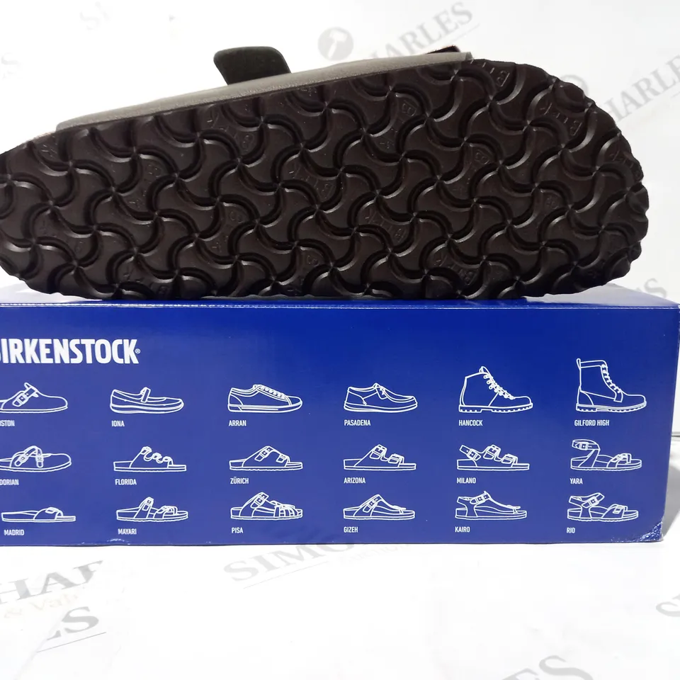 BOXED PAIR OF BIRKENSTOCK ARIZONA SANDALS IN STONE COLOUR UK SIZE 8