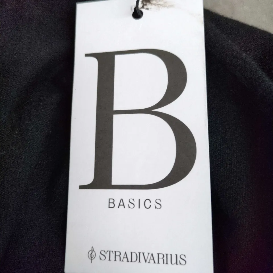 STRADIVARIUS BASICS BLACK DRAPED-FRONT TOP, UK M