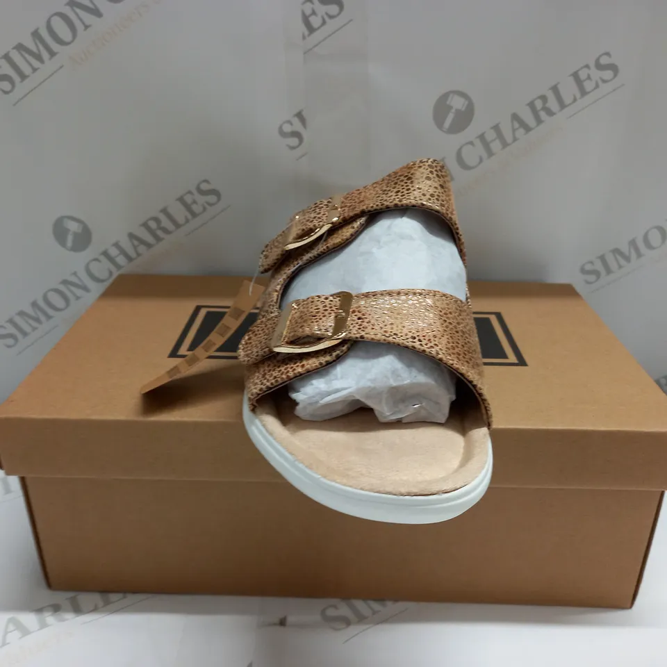 BOXED CUSHION WALK DOUBLE BUCKLE MULE SHOE - SIZE 7