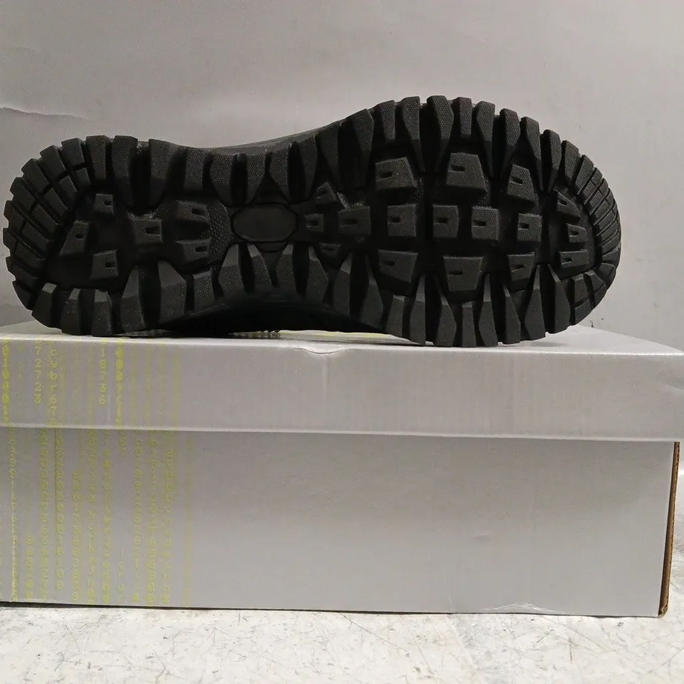 BOXED PAIR OF KOI WANDERING SPIDER SPIKED HIKING SHOES IN BLACK SIZE UK 10