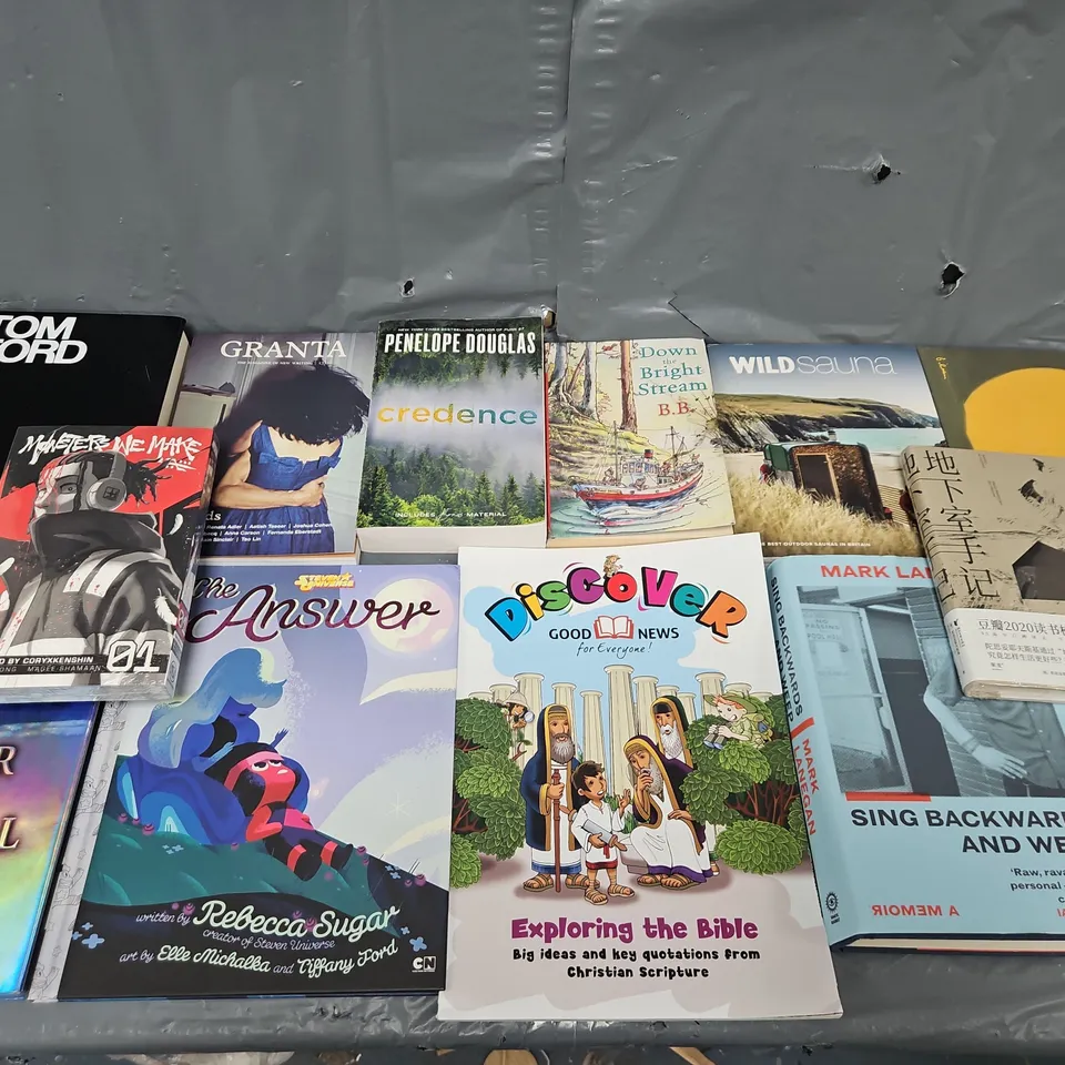 LARGE QUANTITY OF ASSORTED BOOKS IN VARIOUS GENRES TO INCLUDE WORKS BY SUSAN PETERSON, MARY BERRY, DONNA TARTT - COLLECTION ONLY