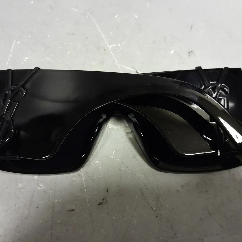 SAINT LAURENT THICK FRAMED LOGO SUNGLASSES 