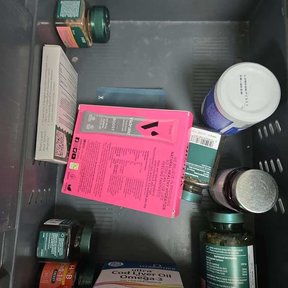 APPROXIMATELY 15 ASSORTED VITAMIN/HEALTH AID PRODUCTS TO INCLUDE OMEGA-3, VIDRATE, VEG-1 ETC