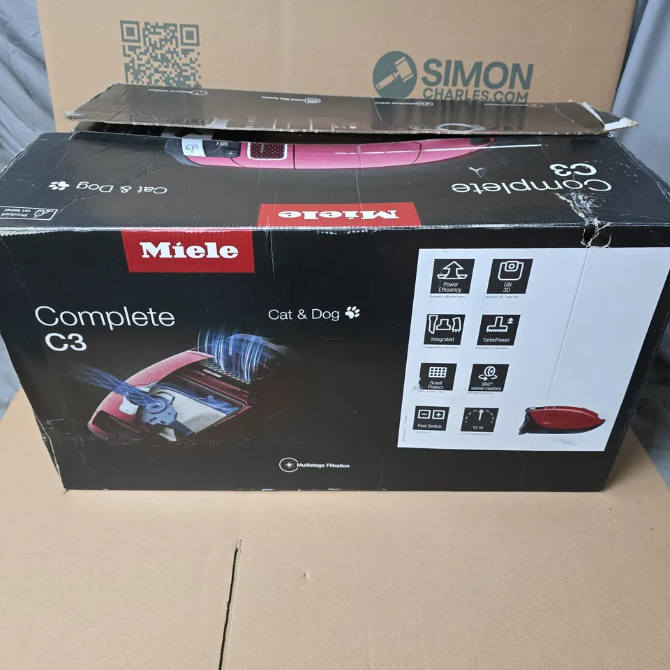 MIELE COMPLETE C3 CAT & DOG VACUUM CLEANER