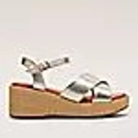 BOXED PAIR OF RUTH LANGSFORD LEATHER PLATFORM WEDGED SANDALS - CHAMPAGNE - UK SIZE 5