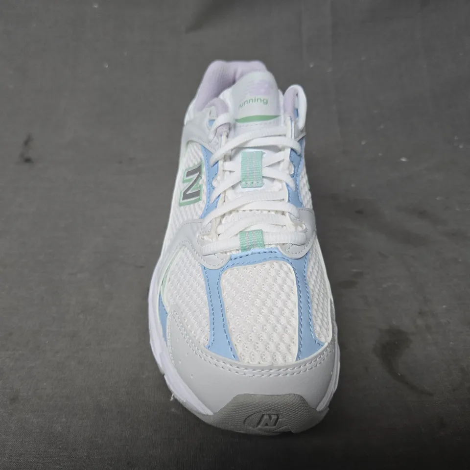 BOXED PAIR OF NEW BALANCE 530 TRAINERS IN WHITE/PASTEL BLUE/PASTEL GREEN UK SIZE 4.5