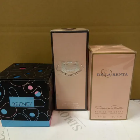 LOT OF 3 ASSORTED EAU DE TOILETTE/PARFUM SPRAYS TO INCLUDE SO DE LA RENTA, JUICY COUTURE, BRITNEY SPEARS