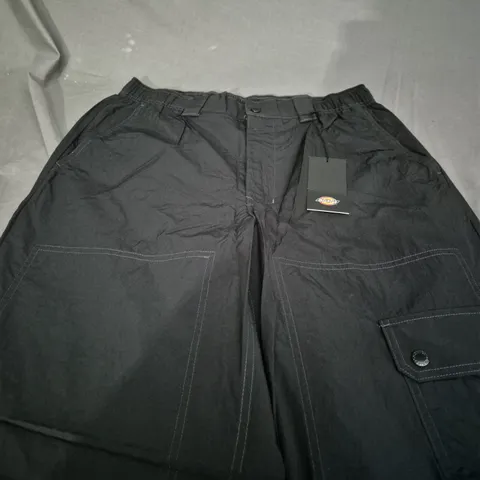 DICKIES JACKSON CARGO PANTS IN BLACK - SIZE LARGE