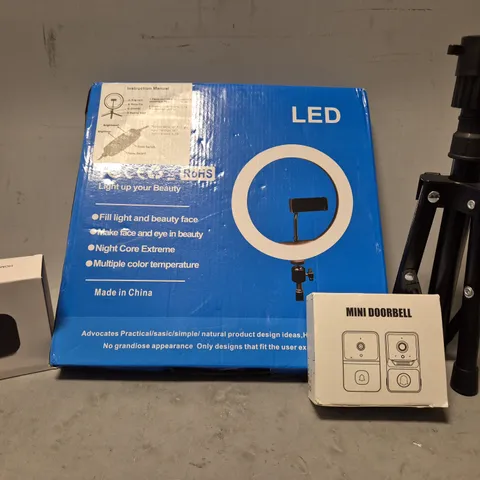 TOTE OF APPROXIMATELY 5 ASSORTED ITEMS TO INCLUDE - LED RING LIGHT , BLACK TRIPOD , MINI DOORBELL ETC