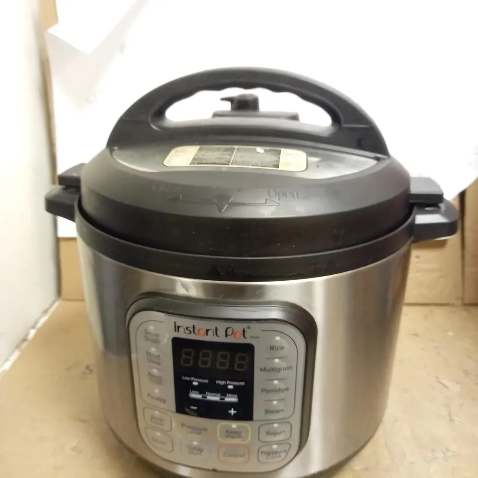 INSTANT POT DUO PRESSURE COOKER