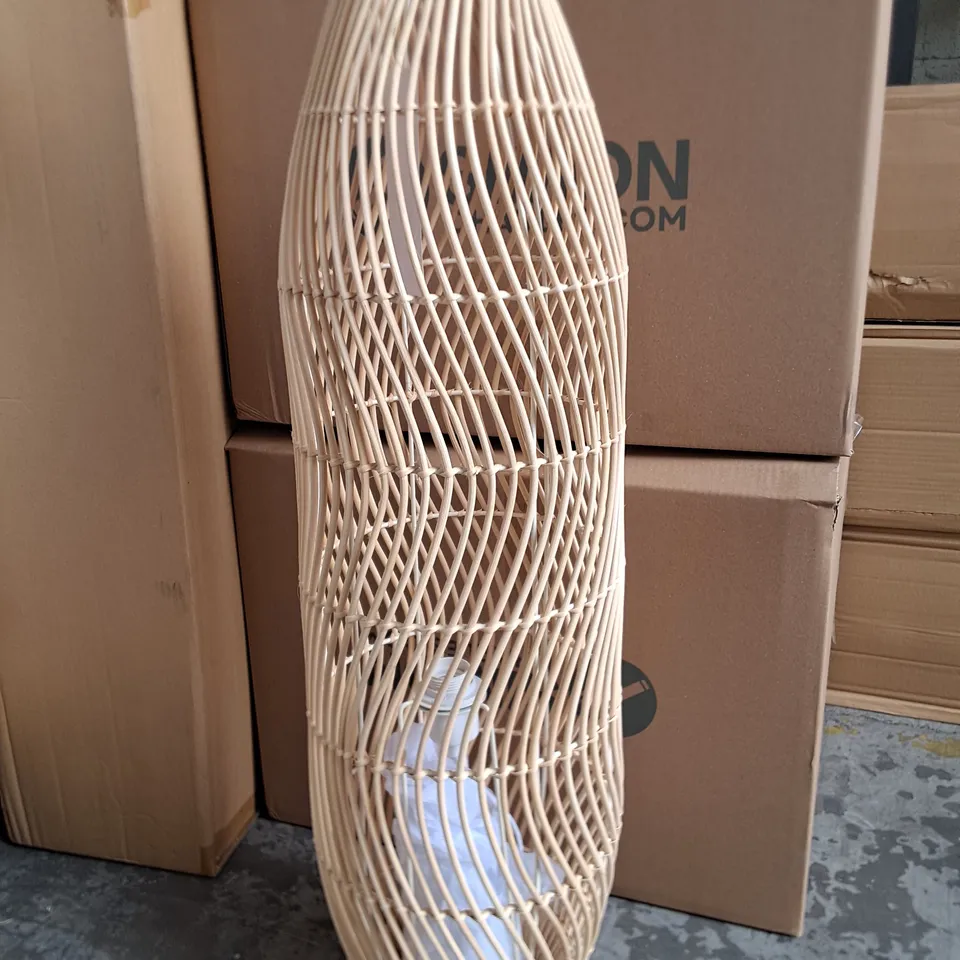 WICKER FLOOR LAMP