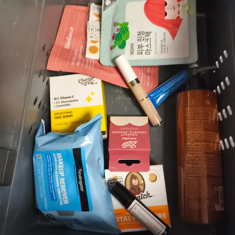 APPROXIMATEY 20 ASSORTED HEALTH AND BEAUTY PRODUCTS TO INCLUDE - BIODANCE FACE MASKS - NATURE SPELL UNDER EYE SERUM - MITCHUM DEODORANT - ETC