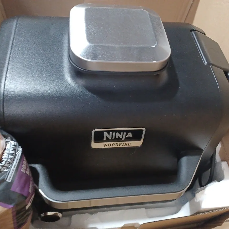 BOXED NINJA WOODFIRE ELECTRIC BBQ GRILL & SMOKER OG701UKQ