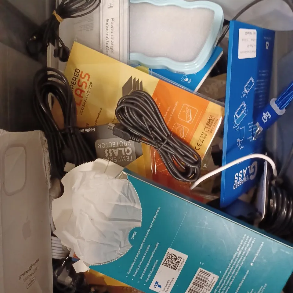 BOX OF APPROXIMATELY 30 ASSORTED SMARTPHONE/TABLET ACCESSORIES TO INCLUDE DOCKING STATIONS, SIM CARD ADAPTORS, PROTECTIVE CASES ETC 