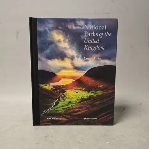 NATIONAL PARKS OF THE UNITED KINGDOM: THE UK’S MOST INSPIRING LANDSCAPES BY CAREY DAVIES