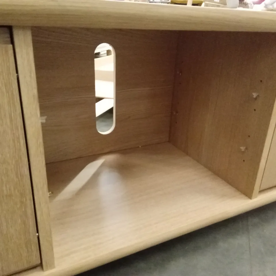 QUALITY DESIGNER BERGEN OAK MEDIA UNIT