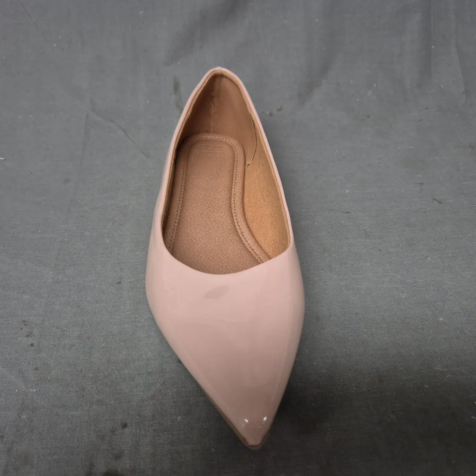 BOXED PAIR OF ASOS DESIGN POINTED TOE SHOES IN NUDE UK SIZE 9