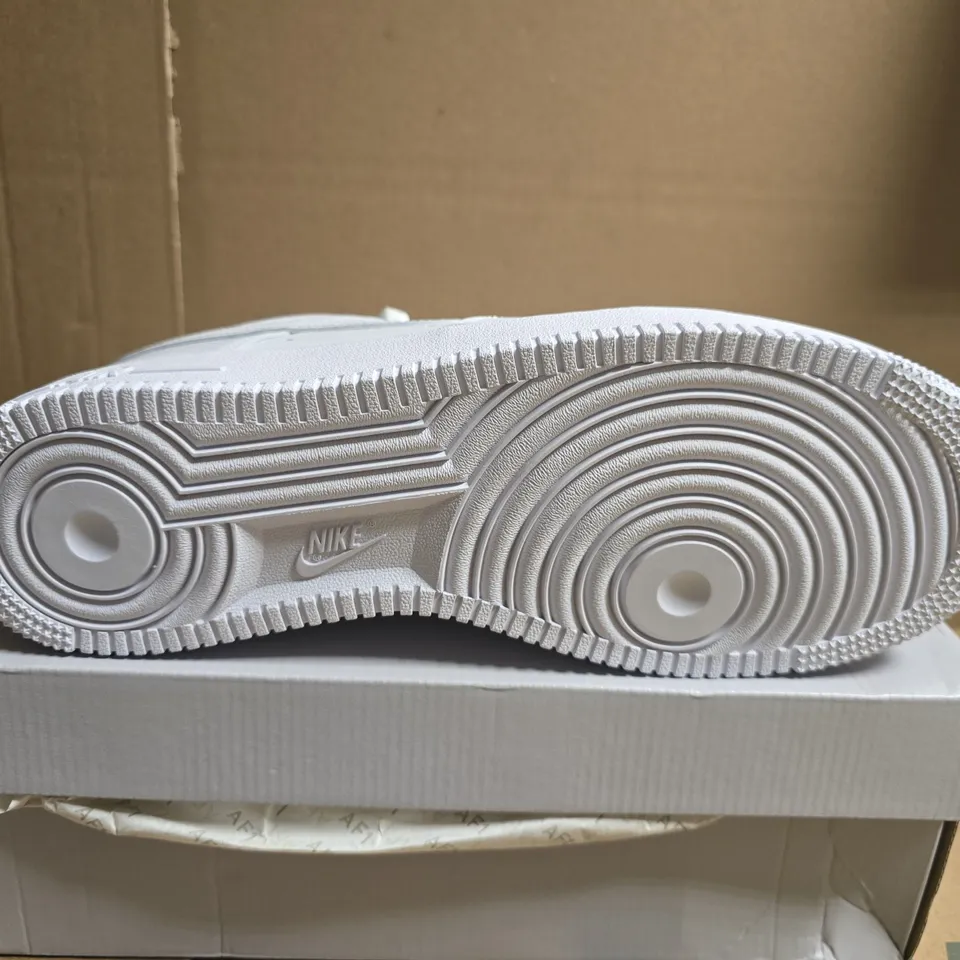 BOXED PAIR OF NIKE AIR FORCE 1 '07 WHITE SNEAKERS – UK 9.5