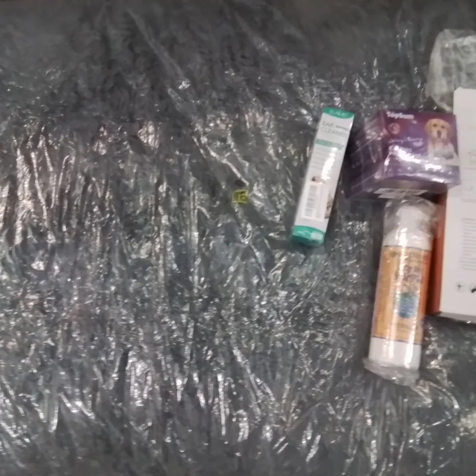 PALLET CONTAINING A LARGE QUANTITY OF PET PRODUCTS TO INCLUDE;BED,DOG SHAMPOO,CALMING PACK REFILLS,EAR CLEANER,DOG LEAD