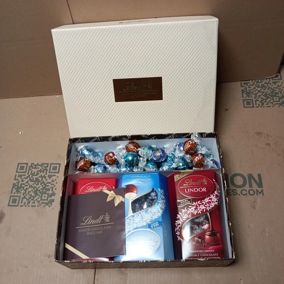LINDT MASTER CHOCOLATIER SUISSE GIFT BOX – ASSORTED CHOCOLATES