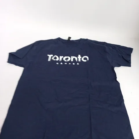 GILDAN HEAVY COTTON T-SHIRT – NAVY WITH TORONTO CANADA PRINT - L