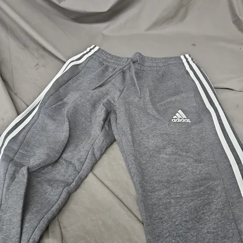 ADIDAS GREY TRACKPANTS WITH WHITE SIDE STRIPES – MEN'S UK M 