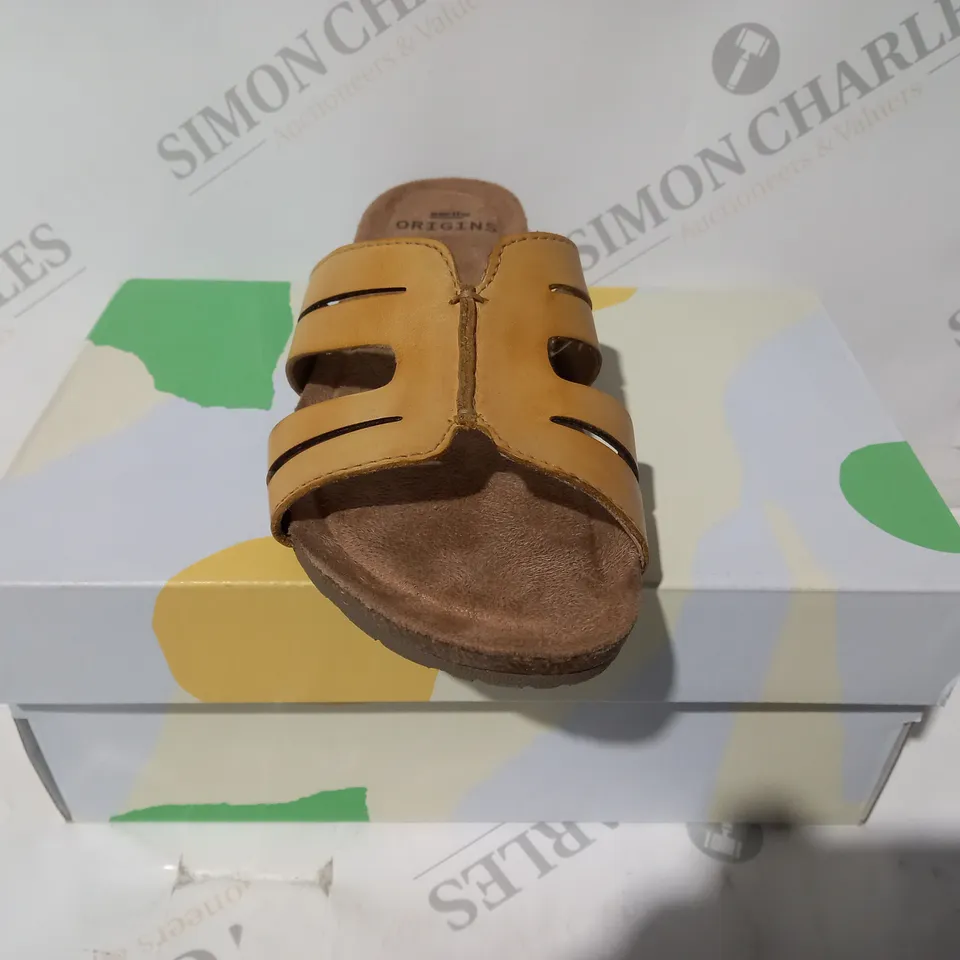 BOXED PAIR OF EARTH ORIGINS OPEN TOE SANDALS IN TAN UK SIZE 3