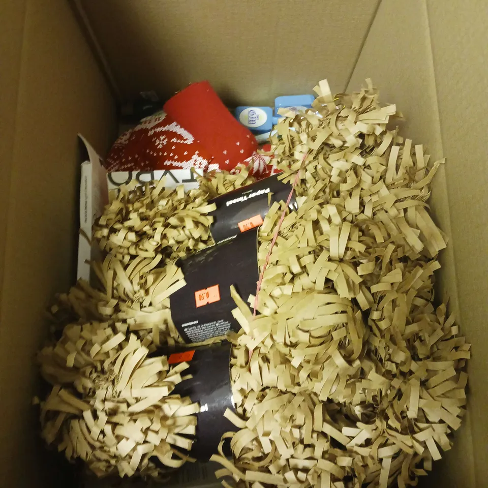 MEDIUM BOX OF APPROXIMATELY 20 ASSORTED HOUSEHOLD ITEMS TO INCLUDE GIFTBAGS, PHONECASES AND PAPER TINSEL