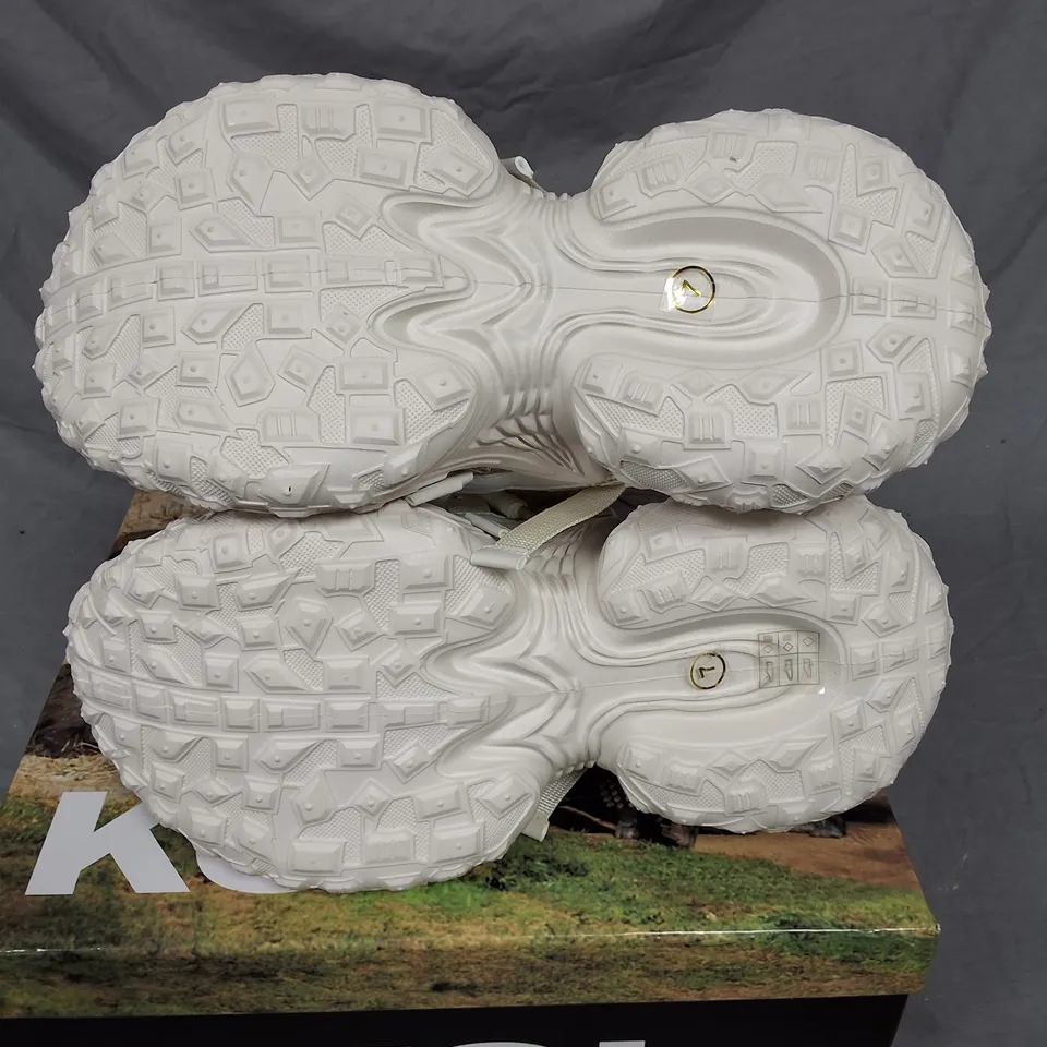 BOXED KOI FROZEN SHORES MEGA CHUNKY TRAINERS IN VANILLA - UK 7