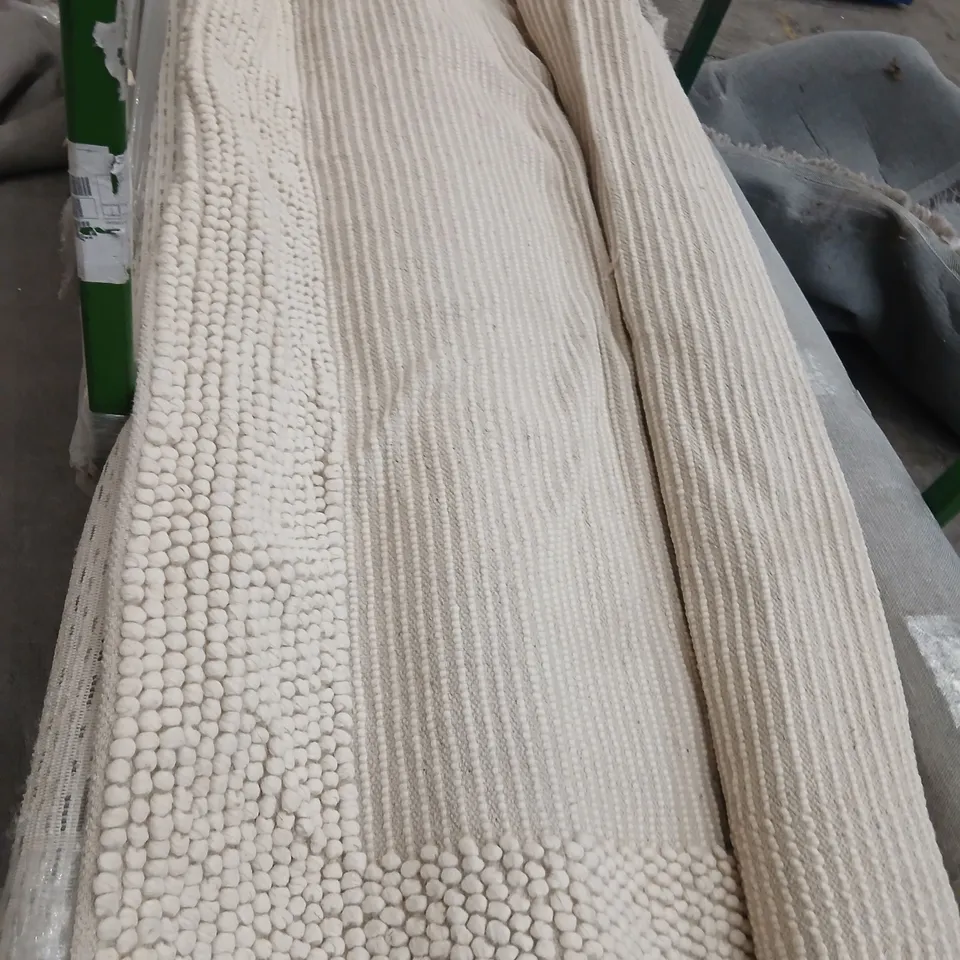LARGE CREAM RECTANGULAR RUG WITH BOBBLE EFFECT BORDER