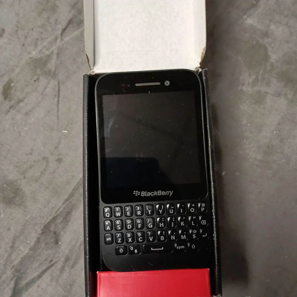 BLACKBERRY Q5 SMARTPHONE – BLACK, BOXED WITH CHARGER