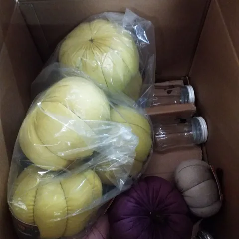 PALLET CONTAINING ASSORTED BRAND NEW HALLOWEEN PRODUCTS INCLUDING PLUSH PUMPKINS & DECORATIVE JARS
