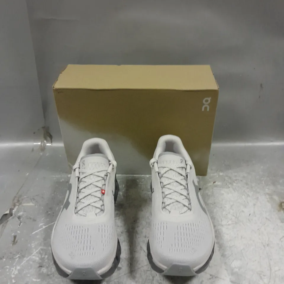 BOXED PAIR OF CLOUDMONSTER 2 FROST/ROCK UK 5.5